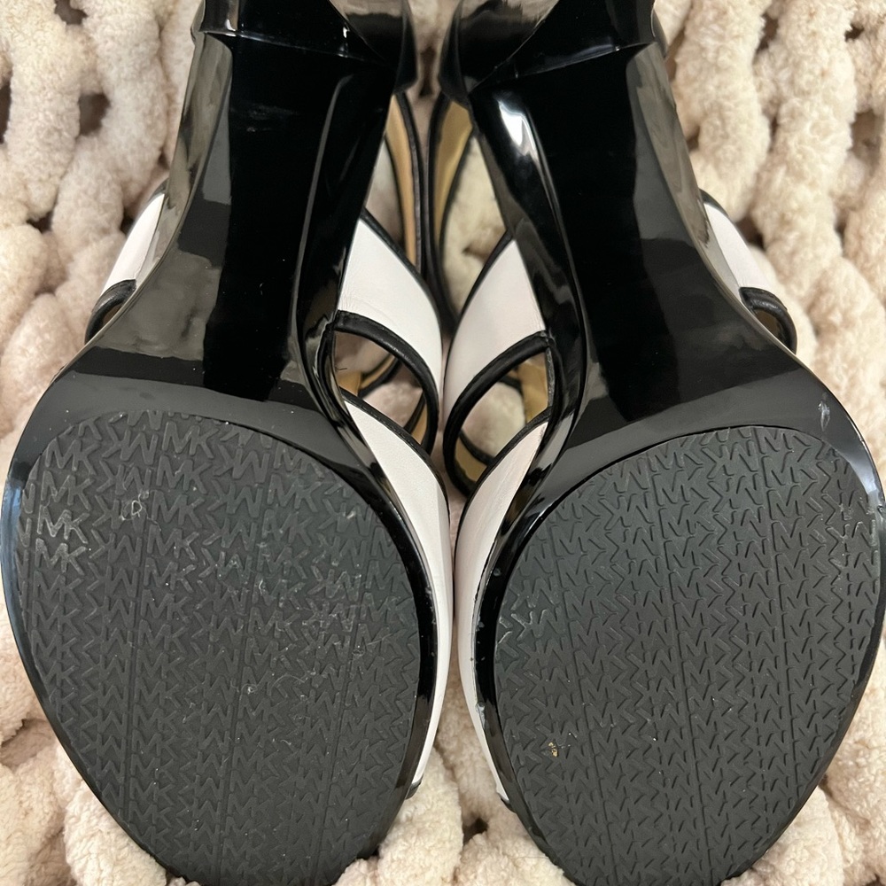 Michael Kors Berkeley T Strap Sandals Size 11 - image 5